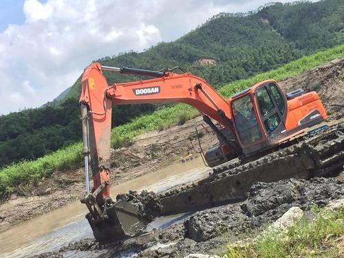 图 重庆能在水上干活的挖掘机面向全国出租 重庆租赁